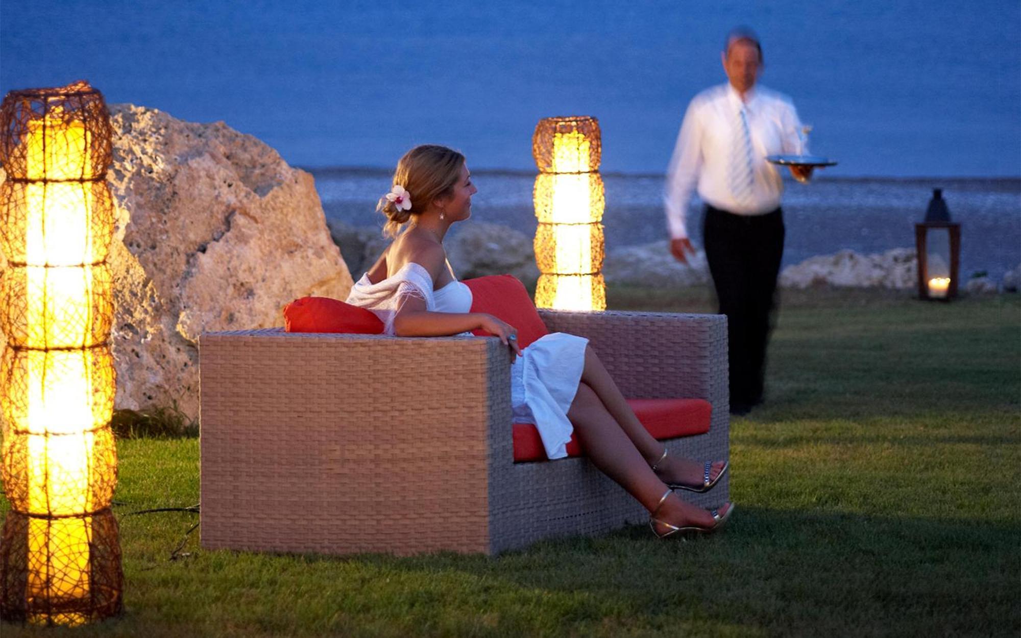 Rodos Palladium Leisure & Wellness Kallithea  Екстер'єр фото A butler serving a guest at a resort