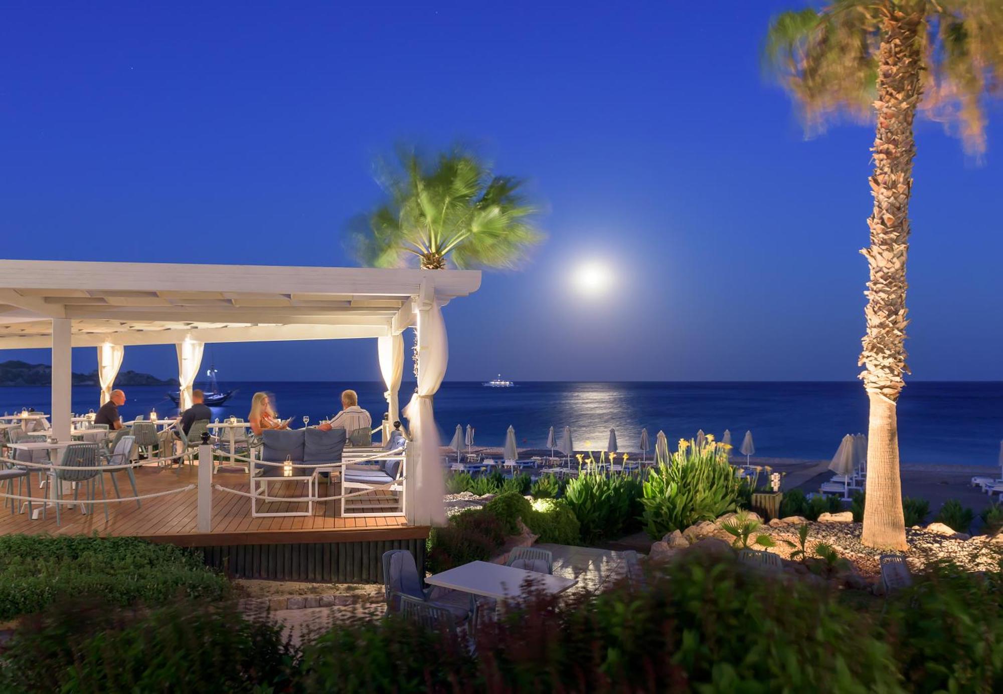 Rodos Palladium Leisure & Wellness Kallithea  Екстер'єр фото Beach bar at night