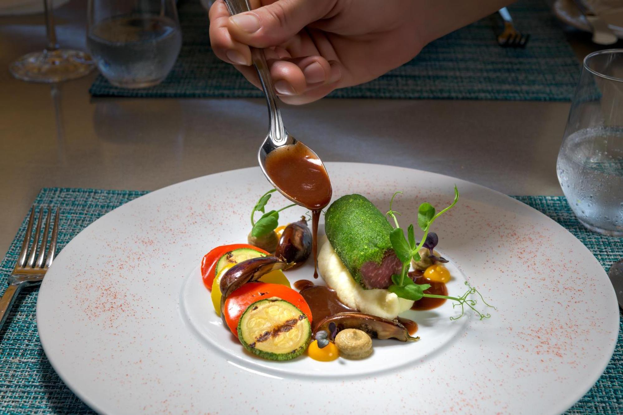 Rodos Palladium Leisure & Wellness Kallithea  Екстер'єр фото A plate of food being garnished